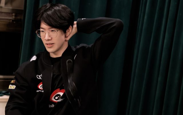 RNG官博分享赛后返图：来点候场花絮图看看